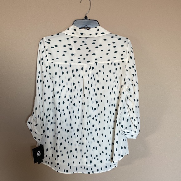 White 3/4th sleeve top with pattern - Picture 2 of 6